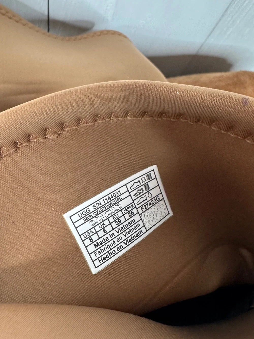 UGG Classic Dipper Platform Boots in Chestnut